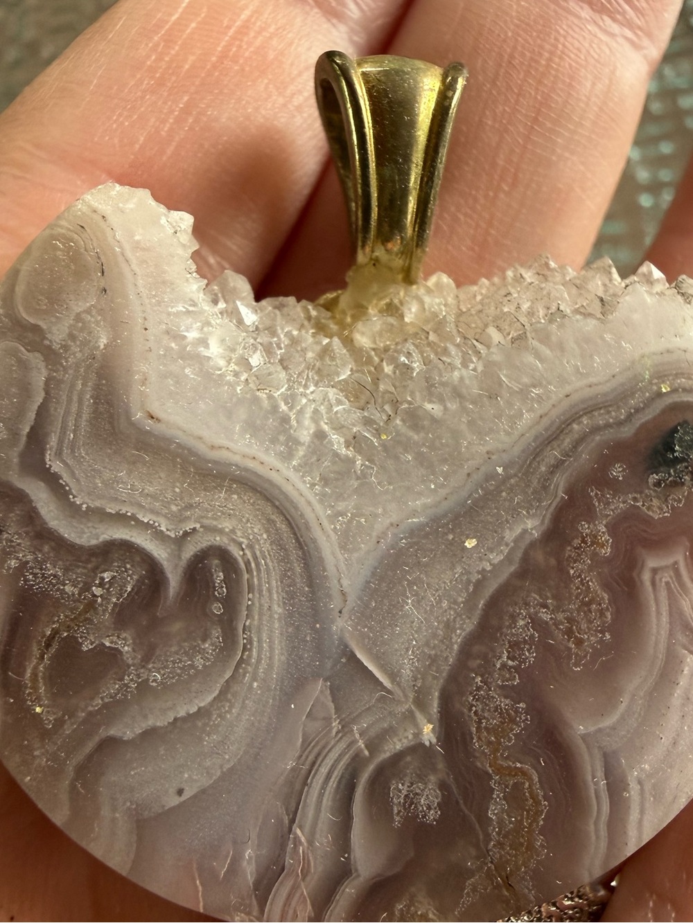 Lace agate pendant with druzy edge - Picture 2 of 4